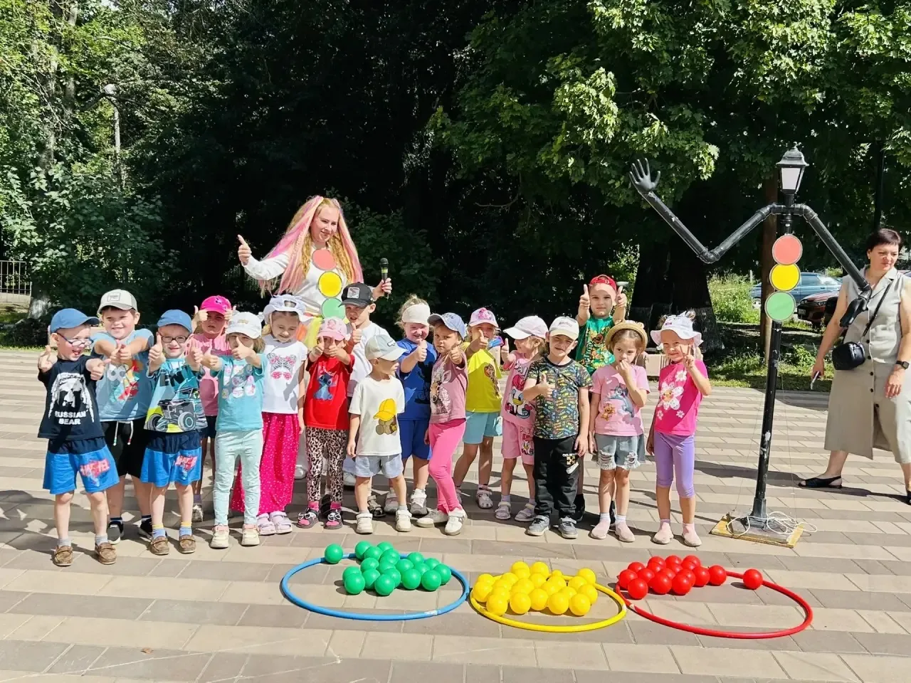 В Доме культуры сново было шумно и весело. В гости приходили дети детского сада номер 1.