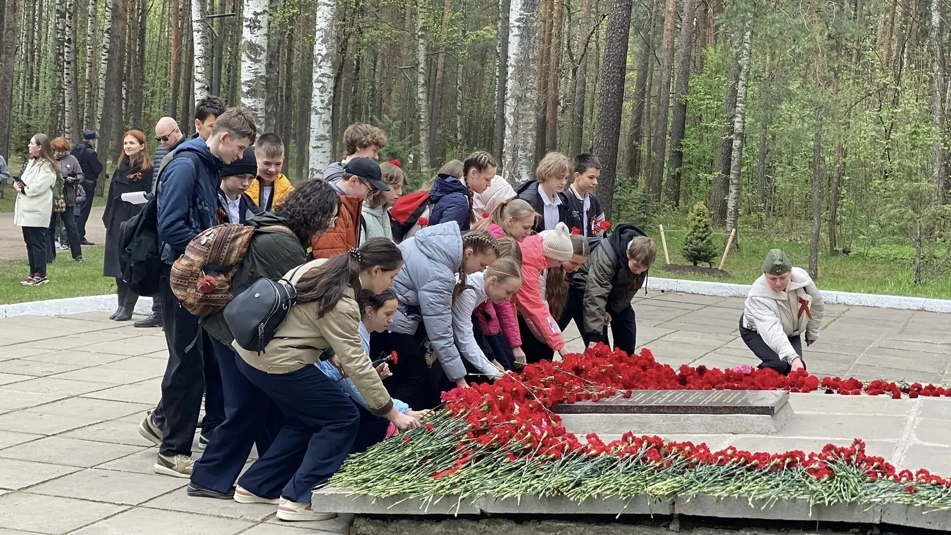 ✨ Памяти павших будьте достойны ✨  7 мая ученики 7 «В» класса вместе с классным наставником Ольгой Н