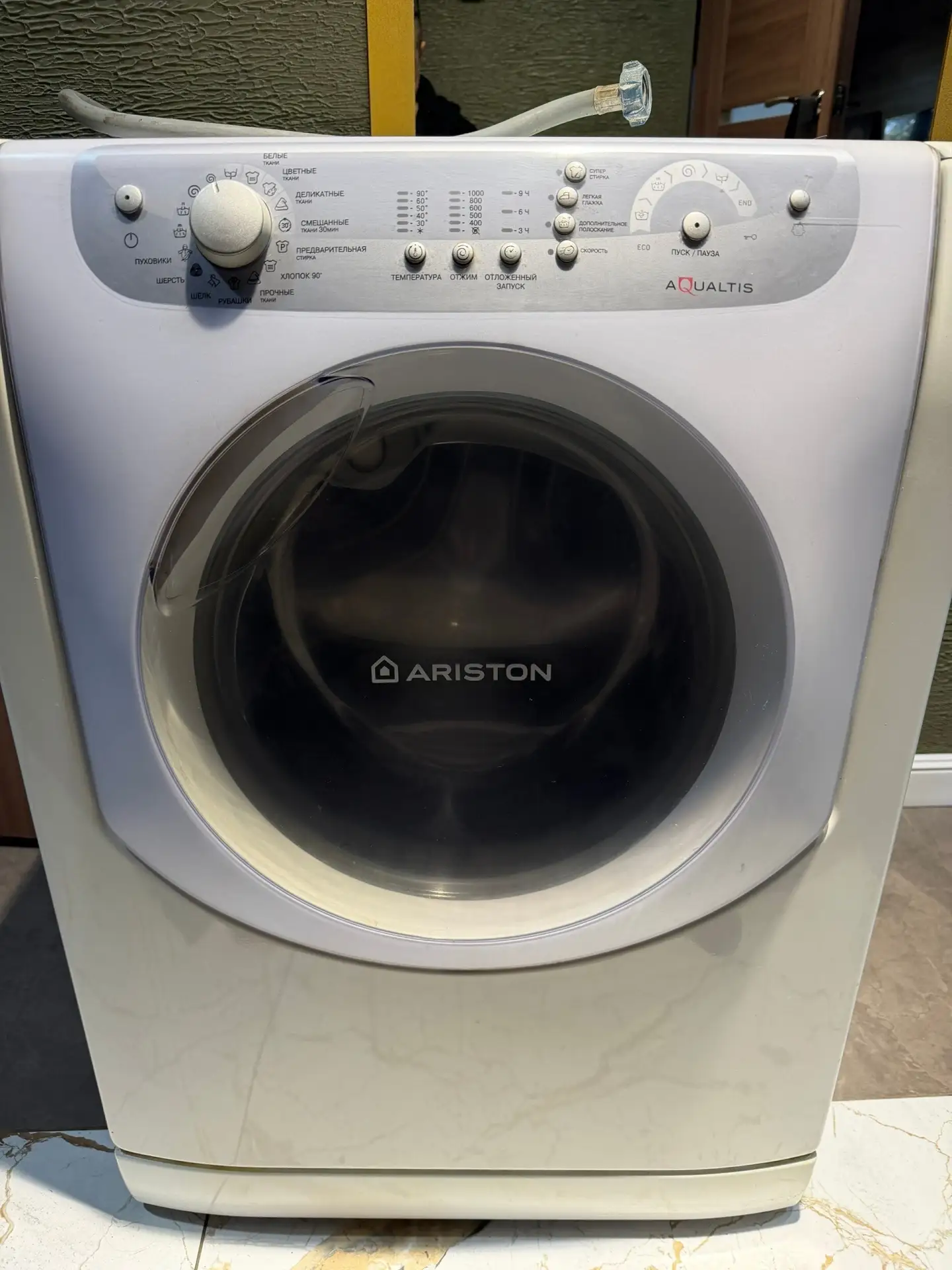 Продам машинку автомат Аристон (Италия) б/у нужна замена подшипника 8-10 тысяч рублей Ц...
