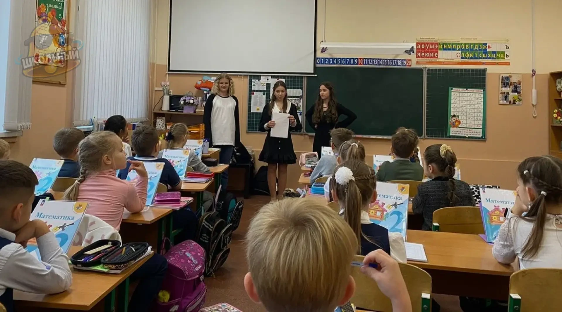 Школьникам хотят разрешить вести уроки 👩‍🏫