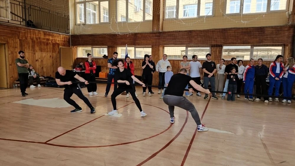 🎉 "Спортивные родители": наша команда – пример для подражания! 🎉 В нашей школе есть не только талант