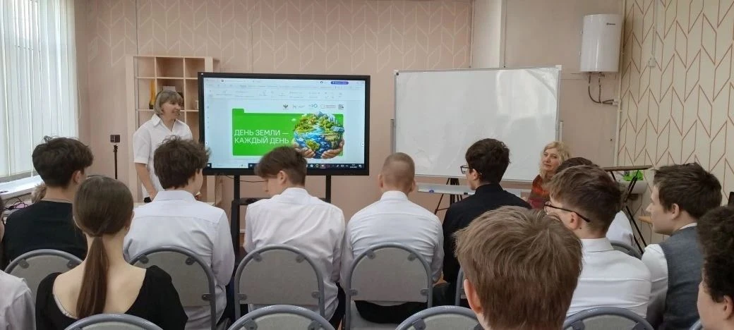 🌍 Урок с чиновником: «День Земли — каждый день!» 🌱

Сегодня в нашей школе прошёл особенный «Урок с