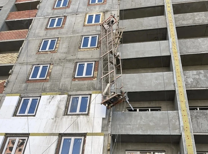 🔍 В Уфе начали расследование после падения рабочих с высоты