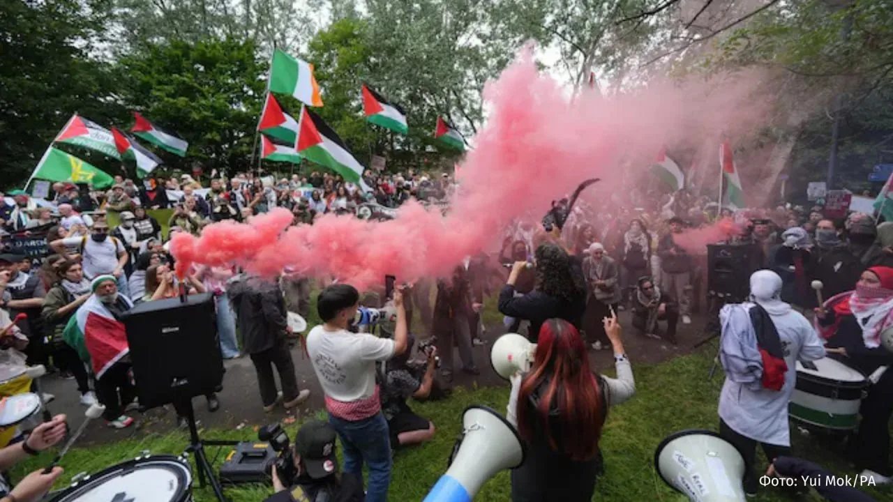 "Они не террористы!": полиция избила пропалестинских активистов во время акции в Лондоне, 72 человек