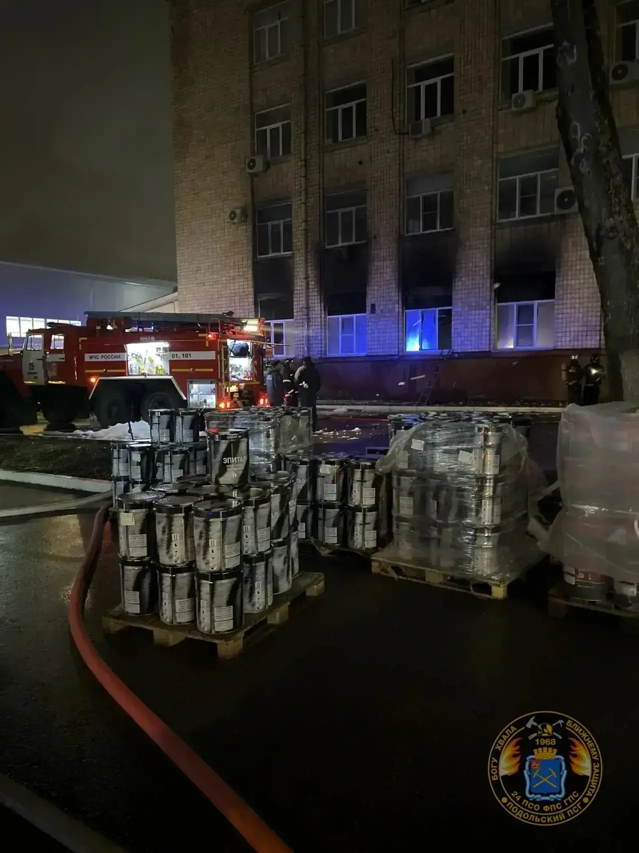 🚒 В Климовске потушили возгорание в производственном здании  Накануне в 22:35 на пульт центрального 