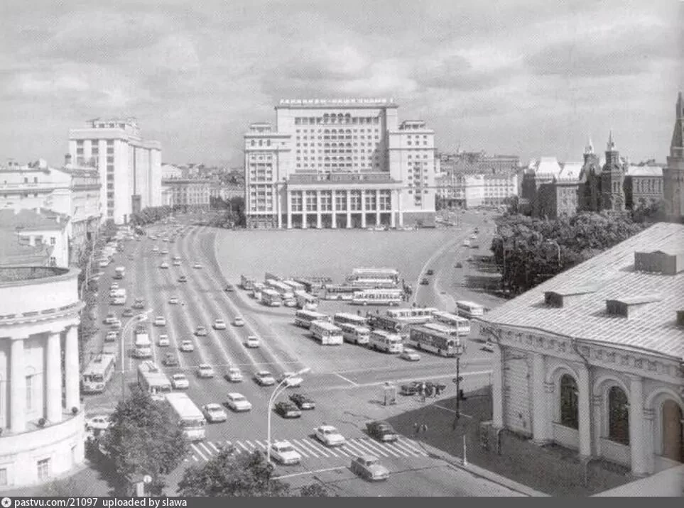 Площадь 50-летия Октября 1981–1982
