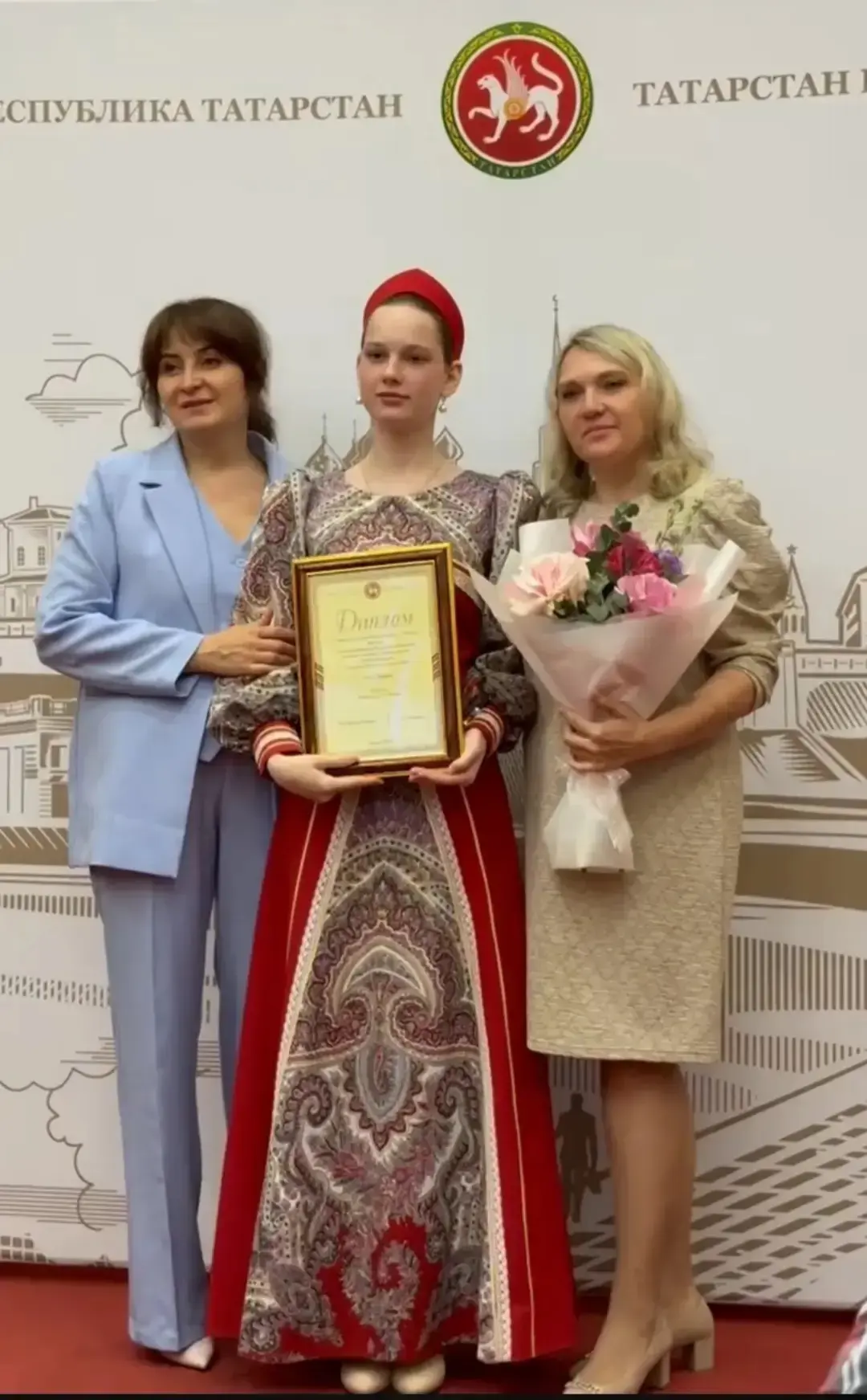 Наш Центр культуры представляла солистка народной вокальной студии «Авис» Кира Морозова и ее руковод