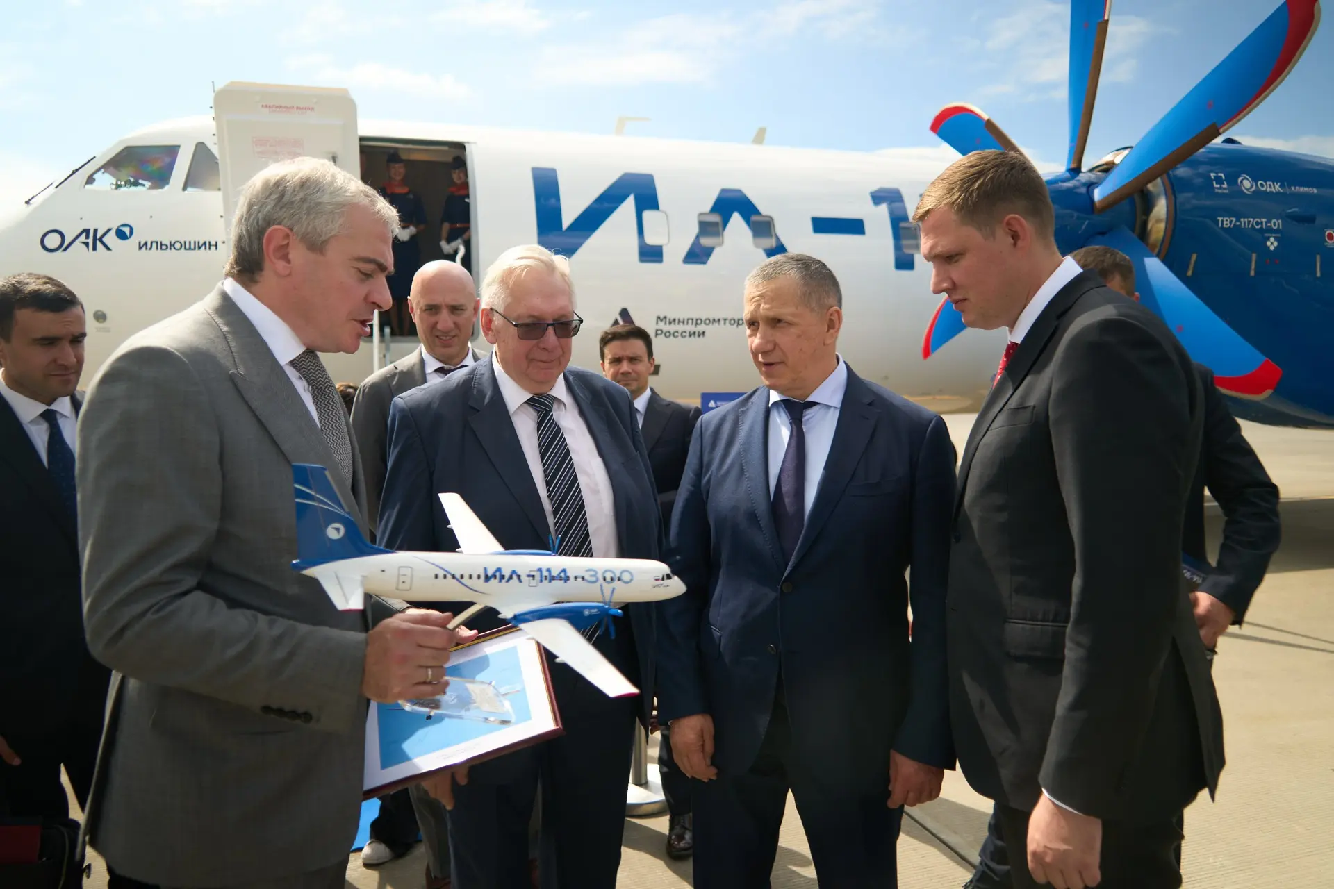 ✈️ Во Владивостоке презентован флагман региональной авиации: Ил-114-300 готов к работе ...