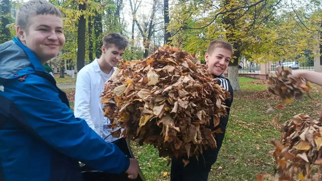 УБОРКА ПРИШКОЛЬНОЙ ТЕРРИТОРИИ