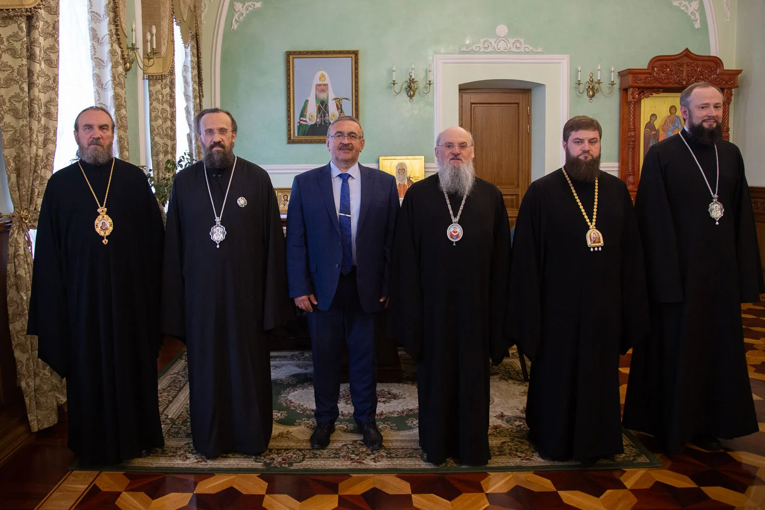 Архиереи Красноярской митрополии встретились с начальником Управления общественных связей губернатор