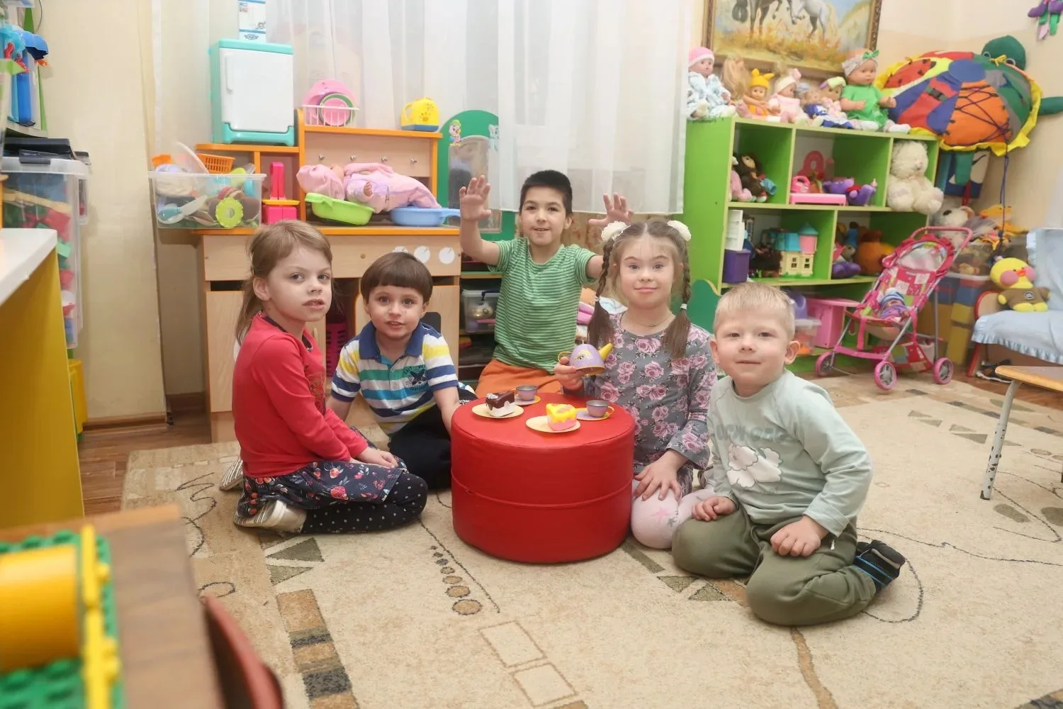 Рубрика "Занимательные игры в ДОУ".
В детском саду большую роль играет сюжетно-ролевая игра детей. И