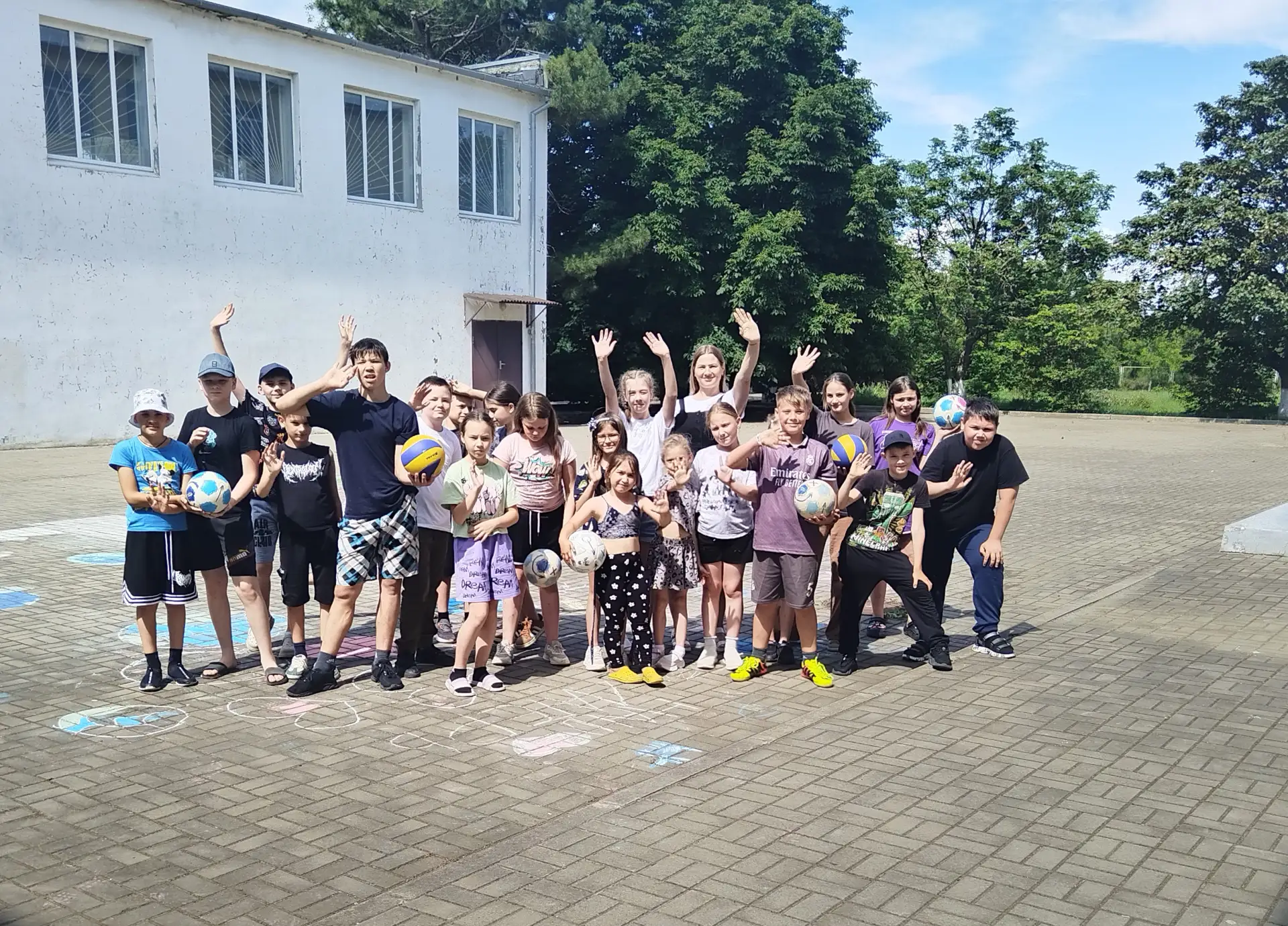 🏃‍♀️🤸‍♀️🙌☀🌈 Игры на свежем воздухе: заряд энергии и море веселья в нашем пришкольно...