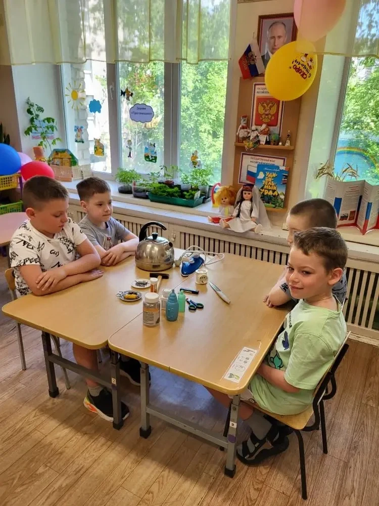 С ребятами группы  «Пчелки» была проведена беседа о правилах безопасности дома. ✂️ Обсу...