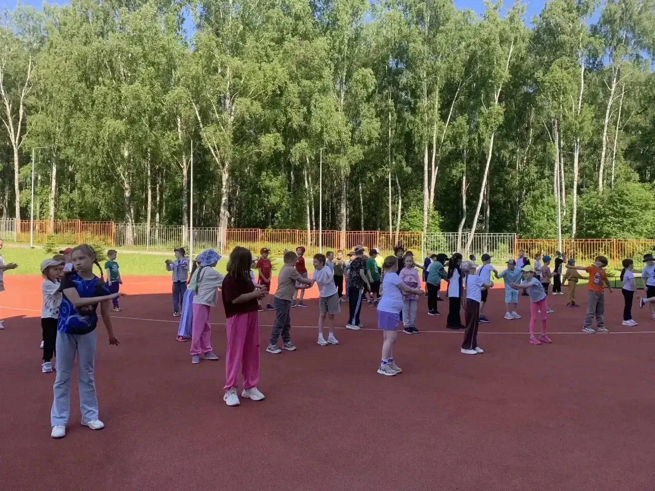 🌈 ДЕНЬ ТРЕТИЙ В «РАДУГЕ ДЕТСТВА»: БЕГ, ТВОРЧЕСТВО И МУЛЬТ-КВЕСТ! 🏃‍♂️🎬✨