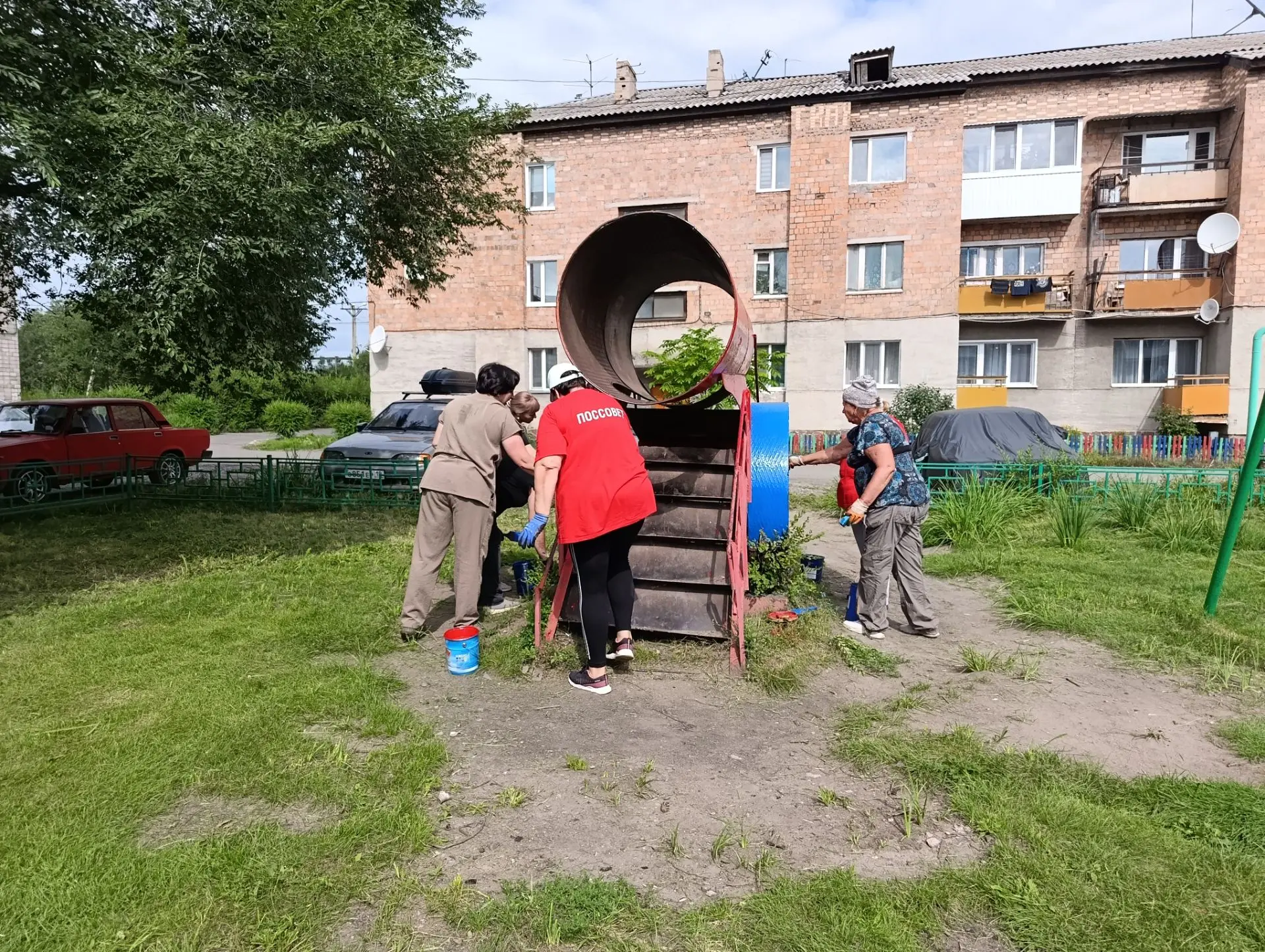 ✅ Сегодня провели ещё один субботник в рамках подготовки ко Дню посёлка. На этот раз на...