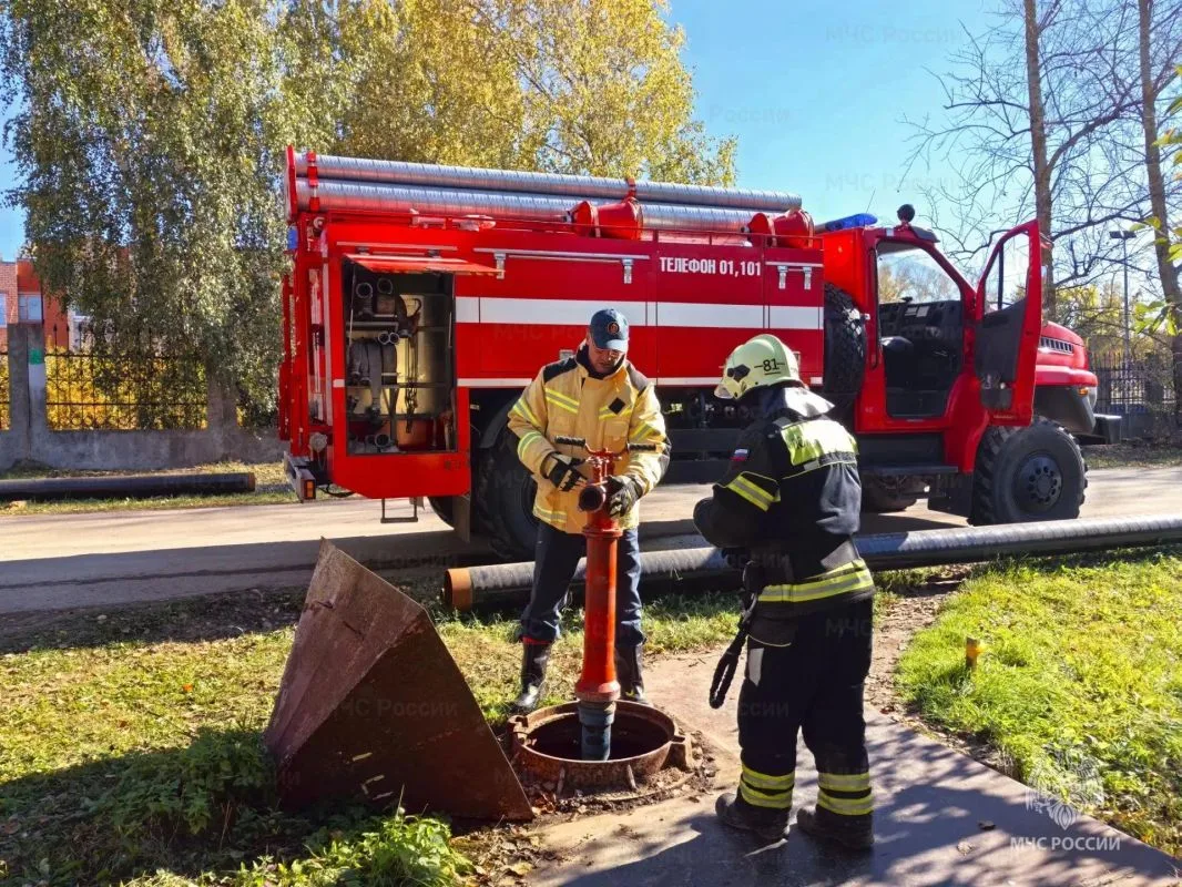 📌 В Ревякинском центре образования прошли пожарно-тактические учения