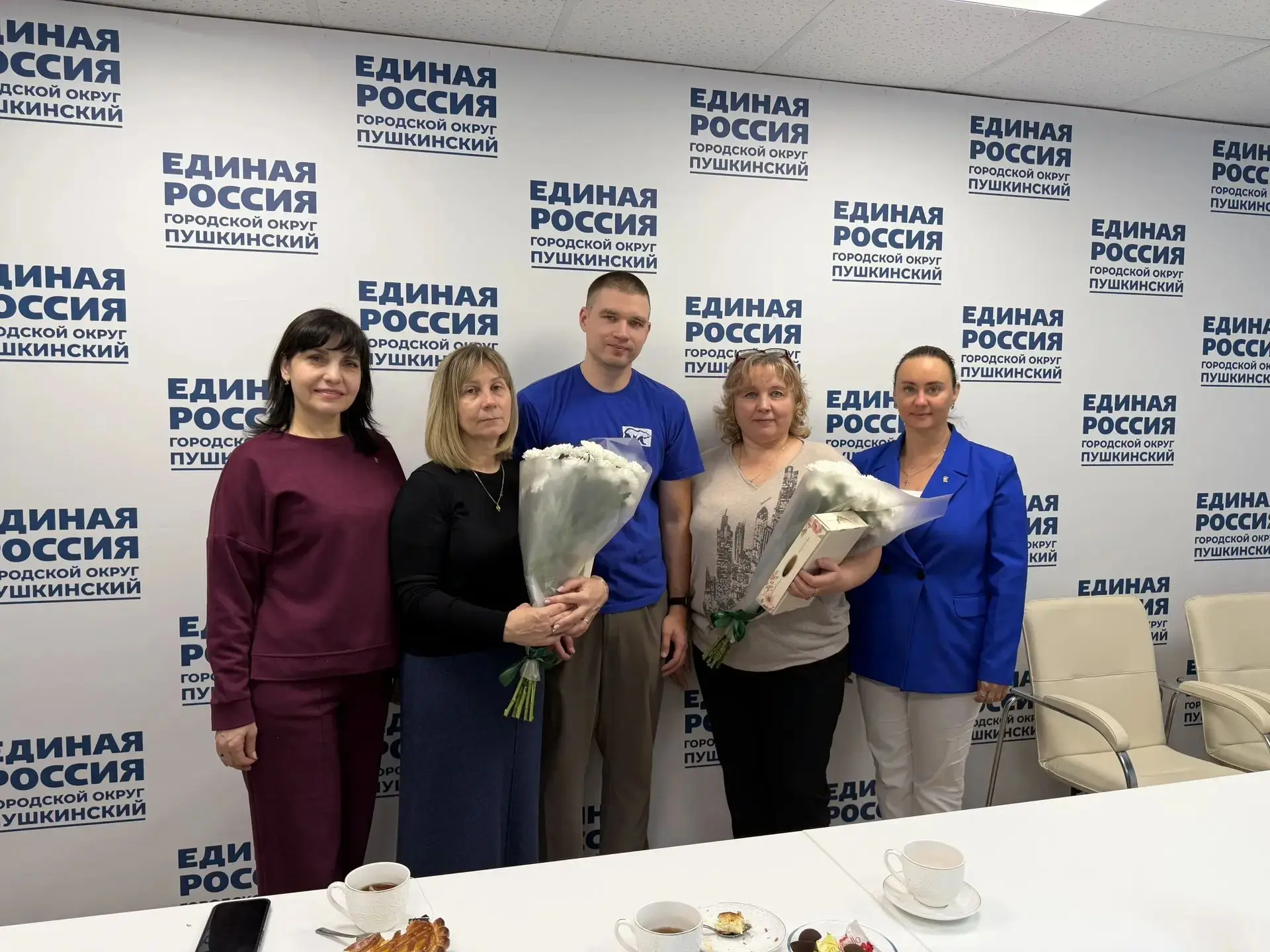 🎉 Тёплые слова и искренняя поддержка: в Пушкинском поздравили педагогов! 🎉