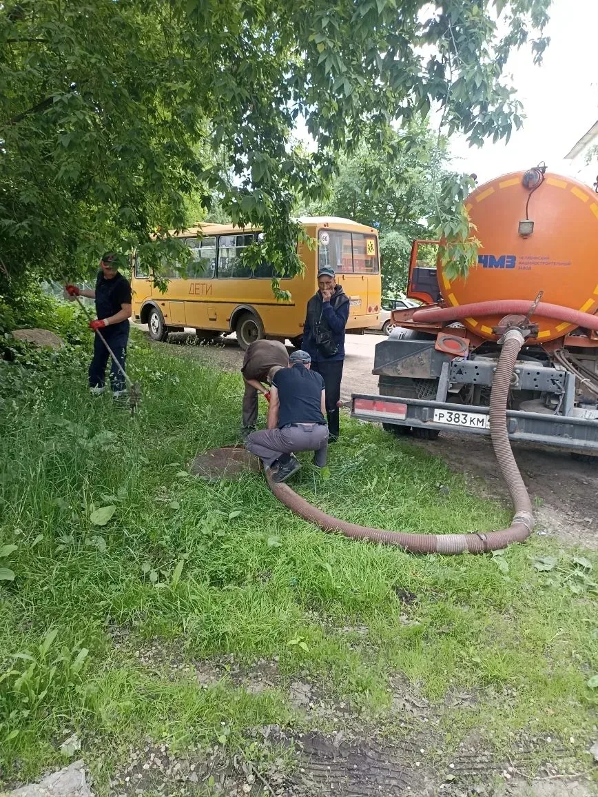 Сегодня в диспетчерскую службу поступила заявка о засоре канализационной сети по адресу: ул. Мичурин