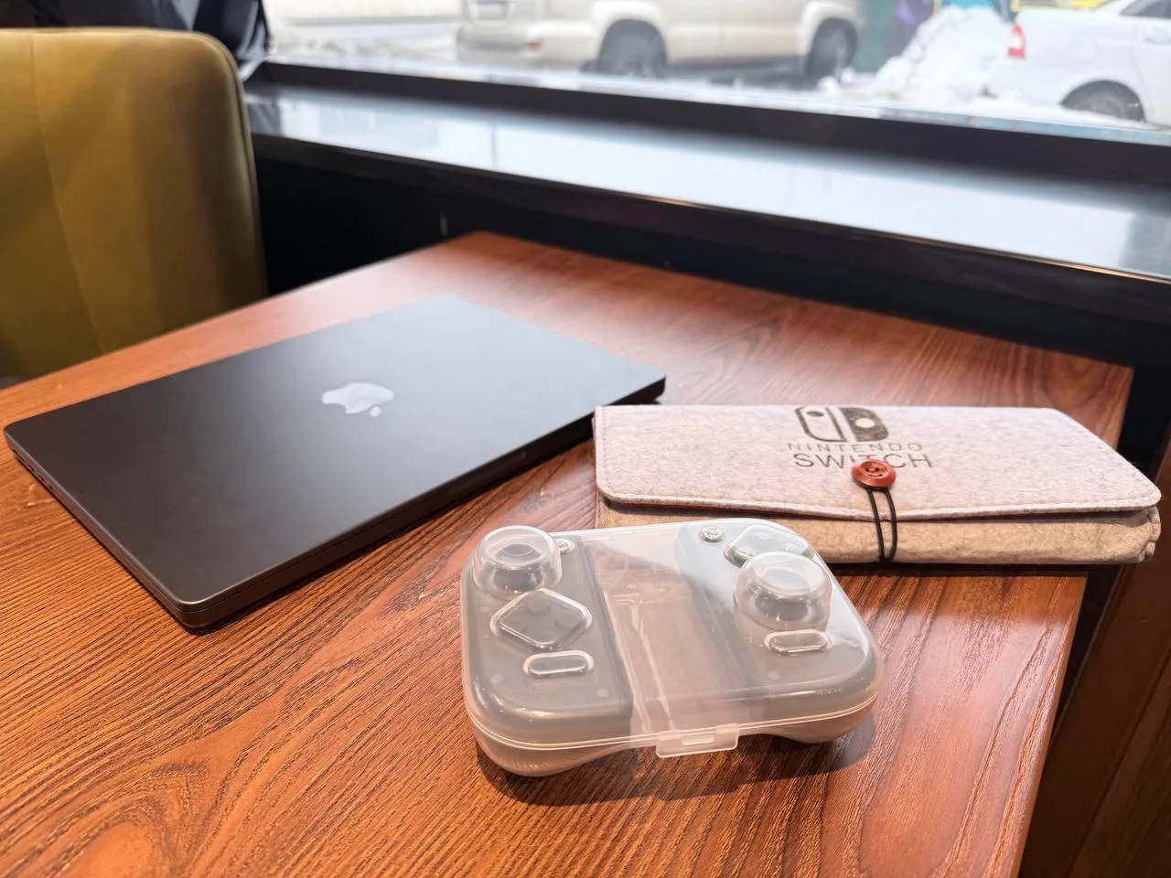Пока что MacBook pro m4 14 и Nintendo switch OLED - мой любимый походный сетап. ❤️Макбук всегда гото