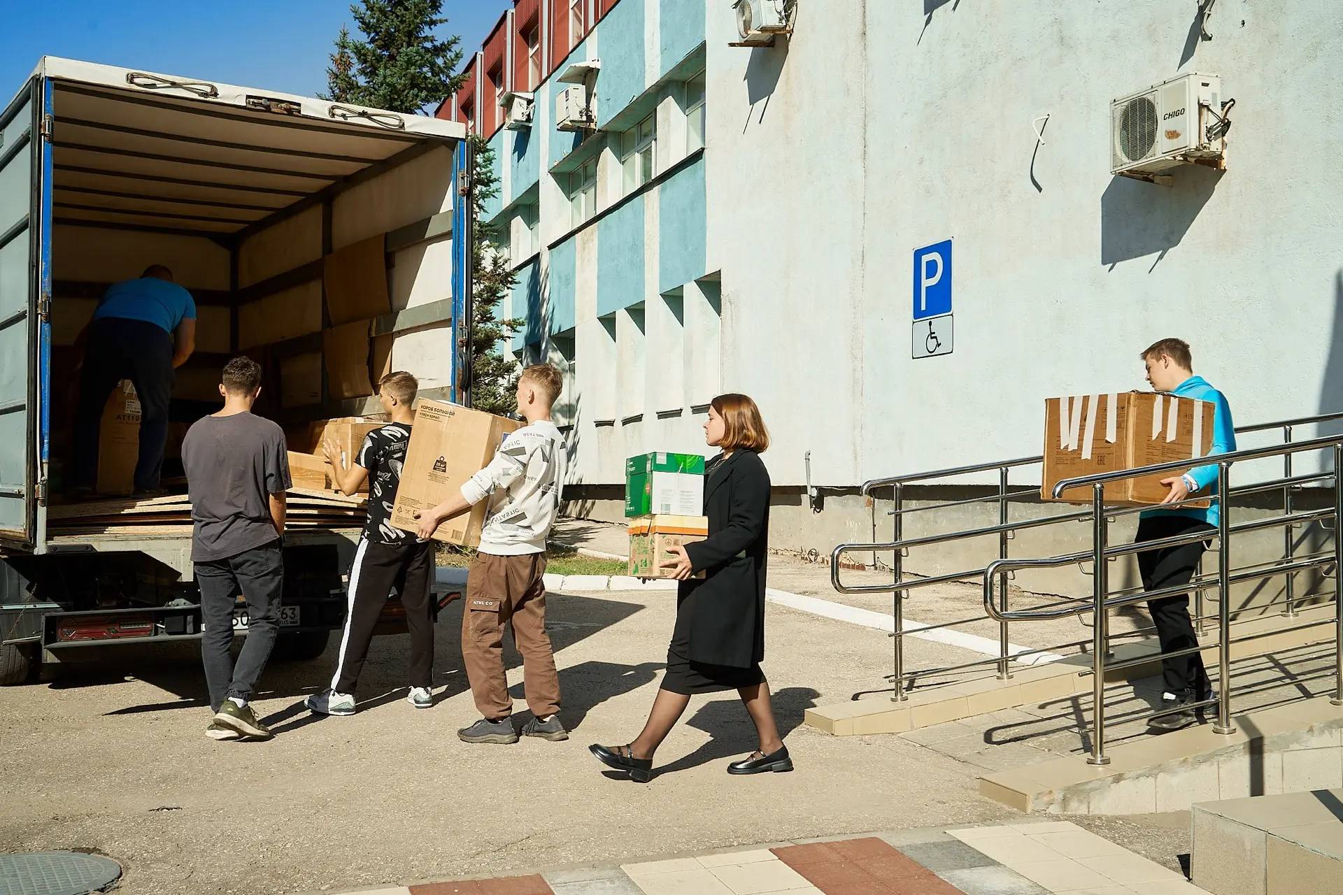 📦 В ПривГУПС продолжается сбор гуманитарной помощи для бойцов СВО  🙏 Майская партия Ваших подарков у