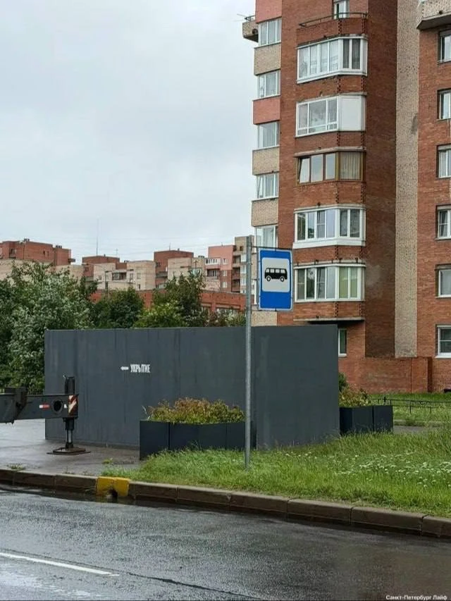 Бетонные укрытия для защиты от беспилотников начали устанавливать в Петербурге