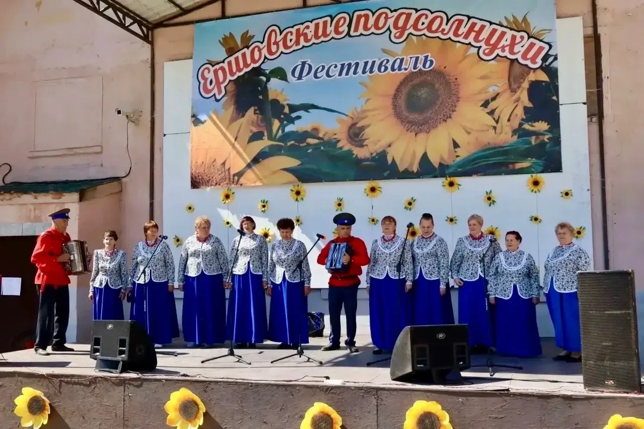 🎤🌻 Фольклорная группа «Селяночка» собрала вокруг себя море зрителей, зажгла главную с...