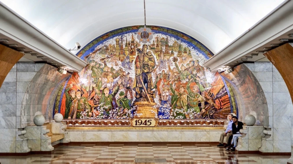 Почему московское метро строили таким красивым

Московское метро считается самым красивым в мире: мр