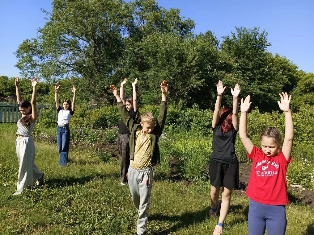 День 9 в лагере «Солнышко» — День эколога! ☀️🌿

Начали день с зарядки на свежем воздухе 💪😊, затем