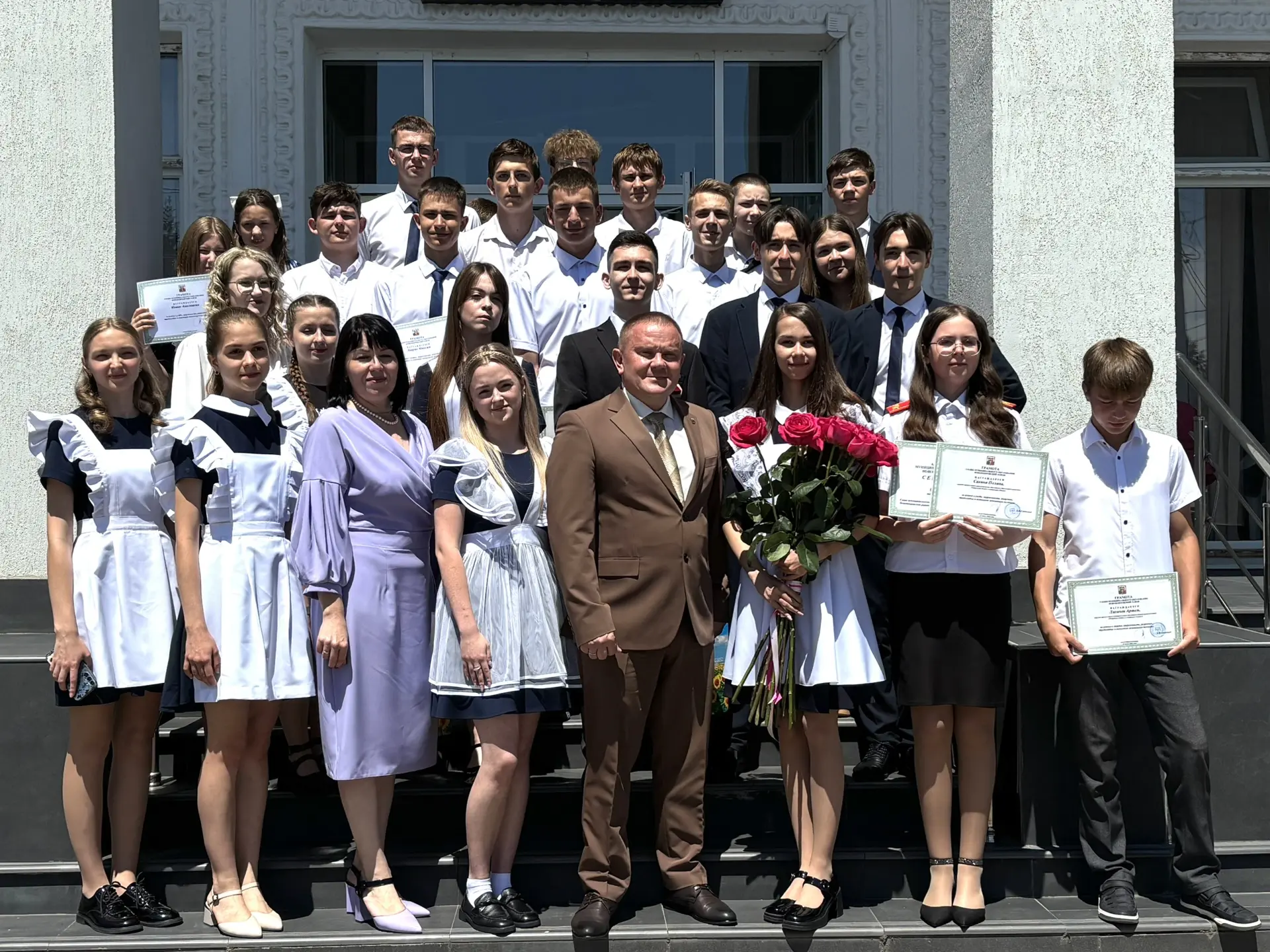 Наградили медалистов и одаренных детей