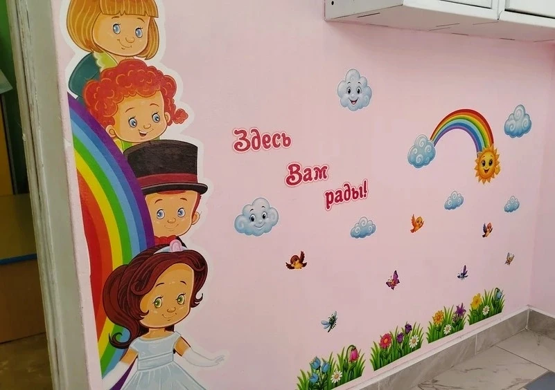 🌈 Пример оформления стены в детском саду

Иногда в детском саду есть пустая стена или длинный корид