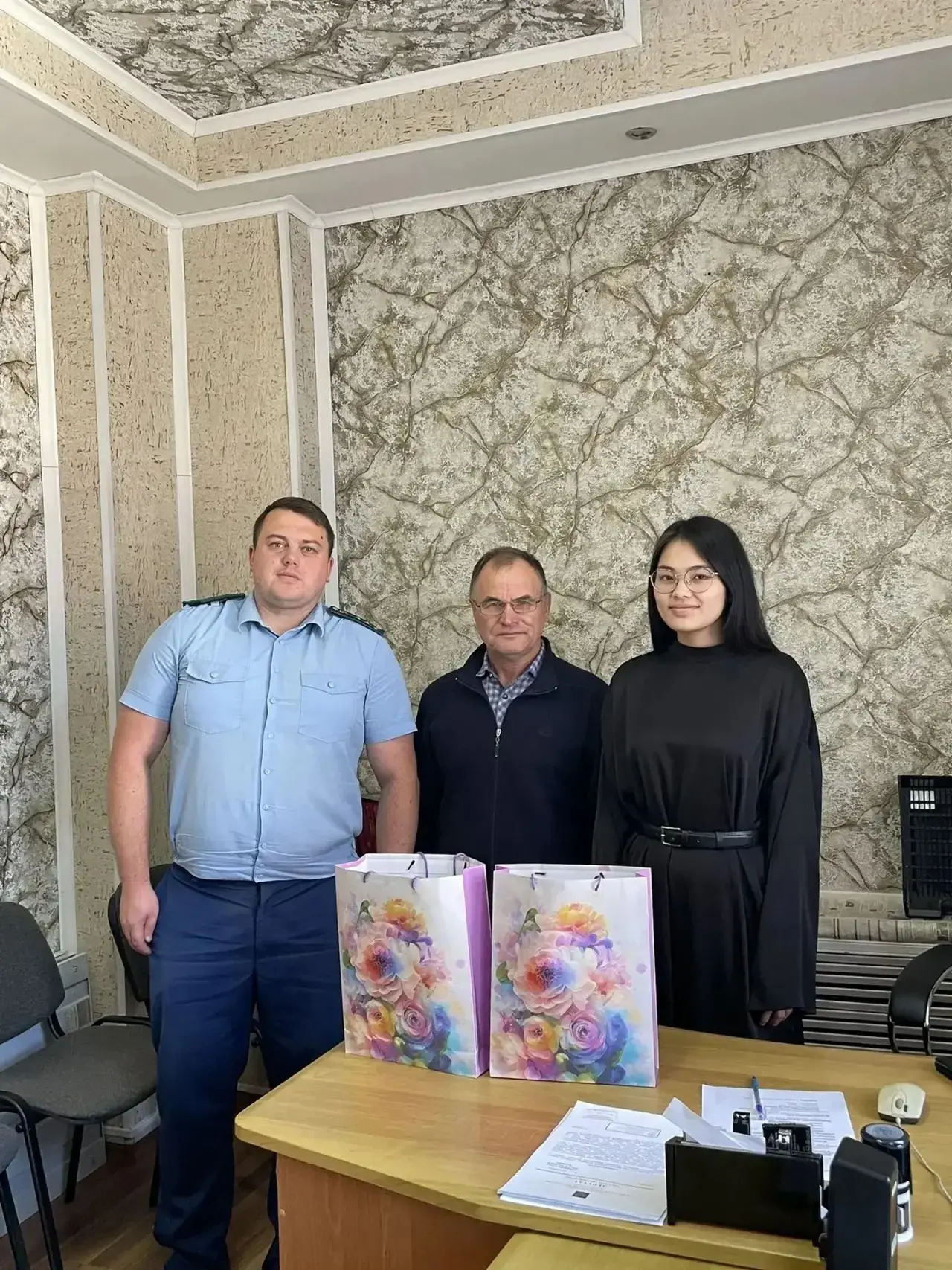 Прокуратура Чойского района приняла участие в благотворительной акции по подготовке дет...