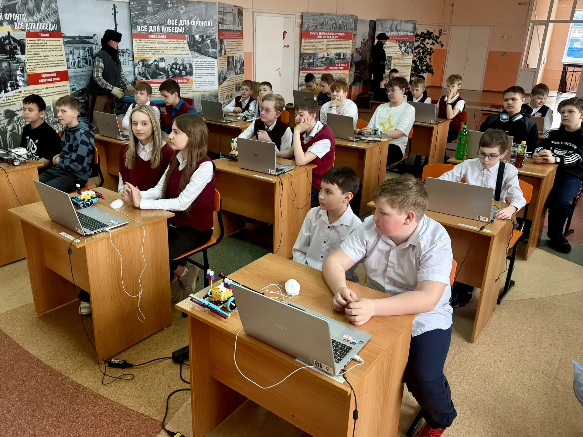 🎓 16 апреля на базе Дома детского творчества прошли Городские соревнования по робототехнике, в котор