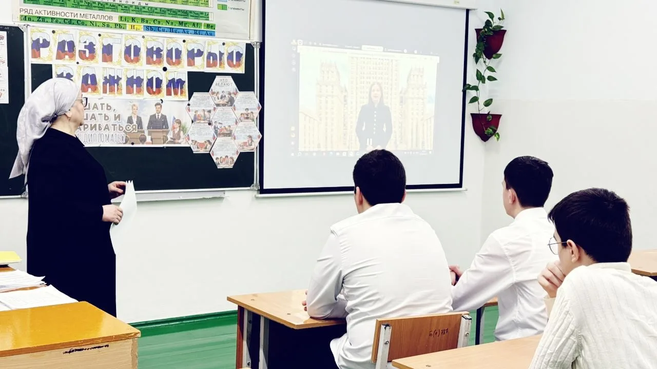 В нашей школе прошло внеурочное занятие «Разговоры о важном», посвященное теме «Слушать, слышать и д