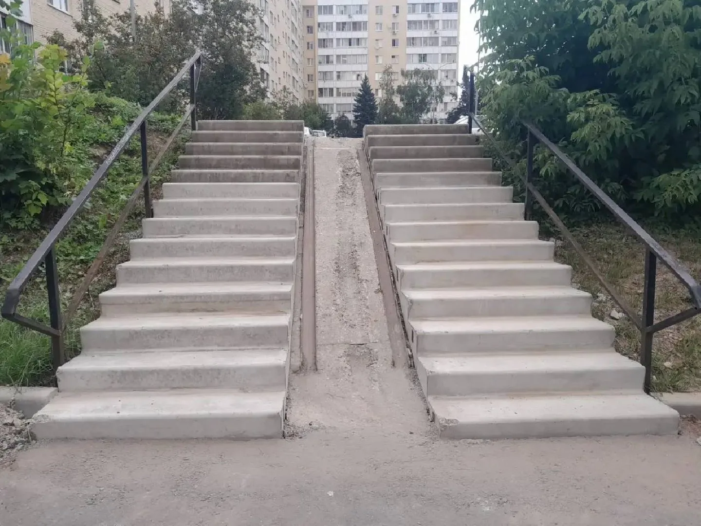 Лестницу на улице Ленина в Истре отремонтировали