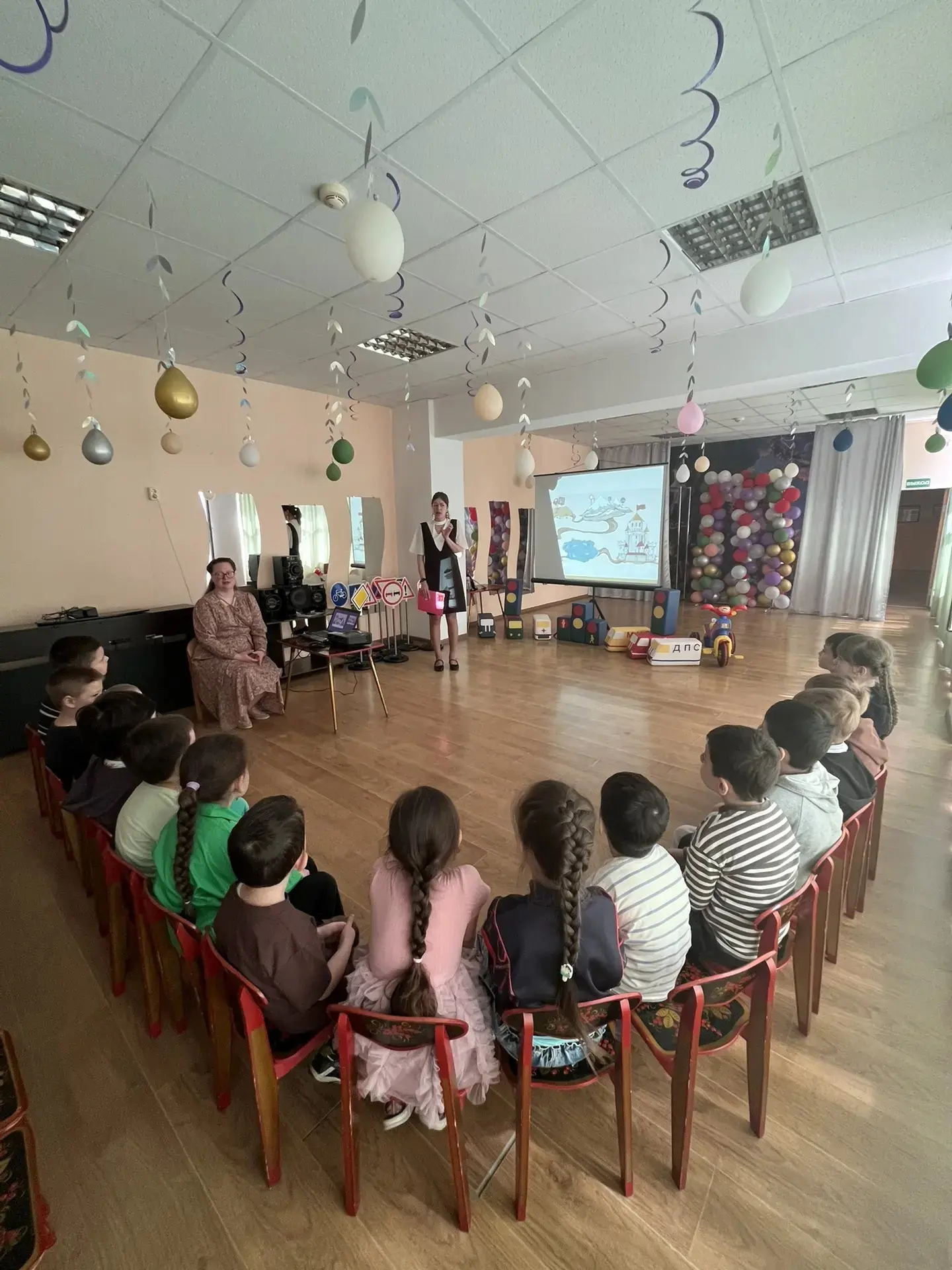 Дорогие родители и коллеги! 
Хотим поделиться яркими впечатлениями от прошедших в нашем детском саду
