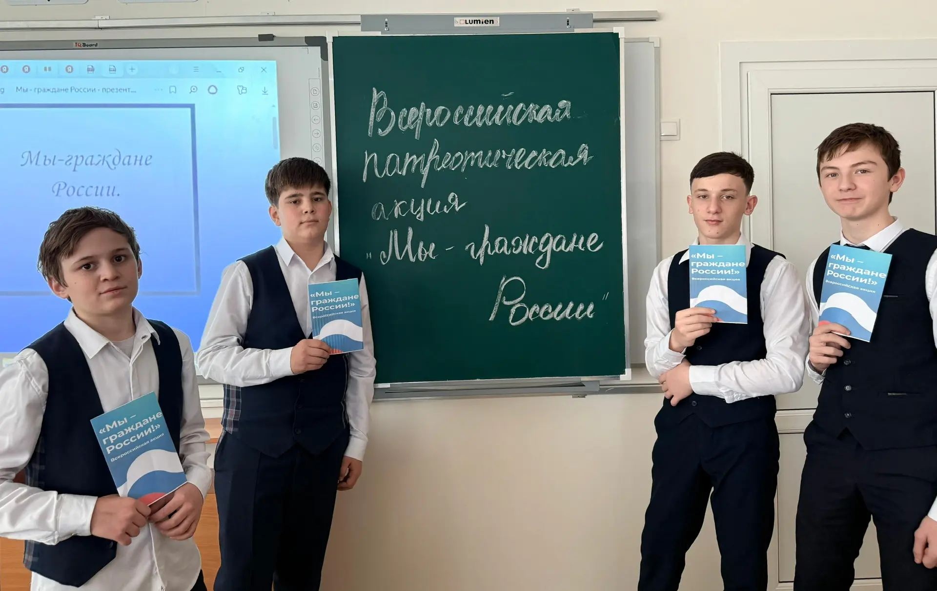 Ко Дню Конституции: Учимся знать, уважать и беречь! 📜🇷🇺  В МБОУ «Гимназия №3» г. Грозного прошла нед