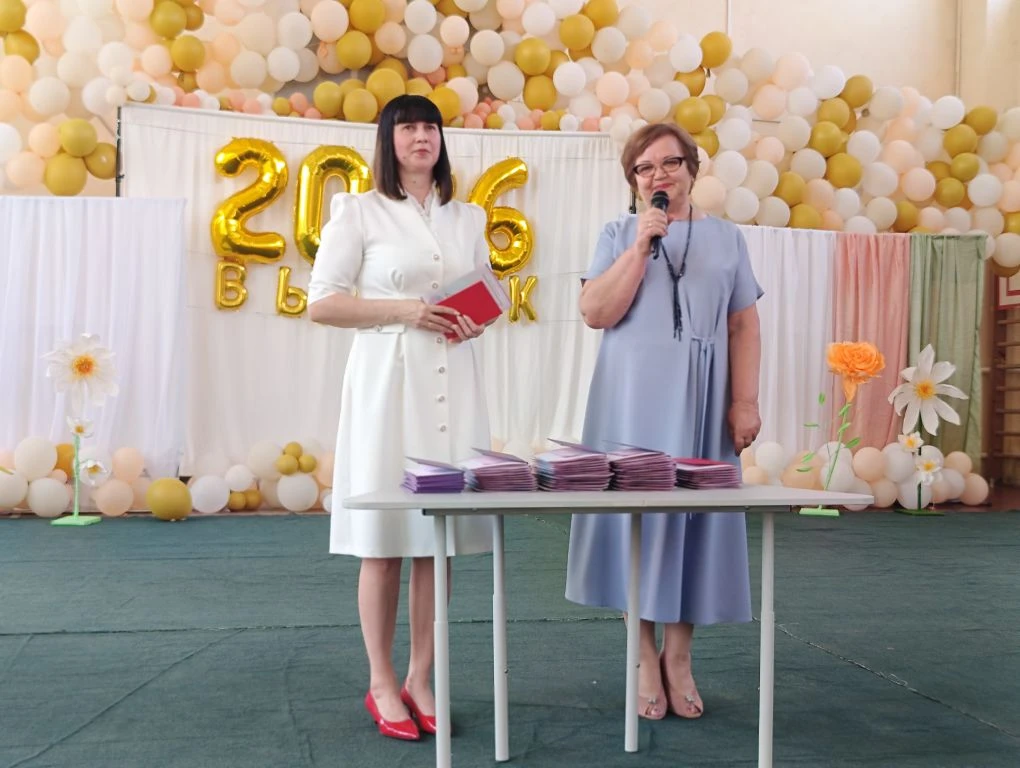 🎉 Торжественный выпускной: вручение аттестатов — 9 класс! 🎉