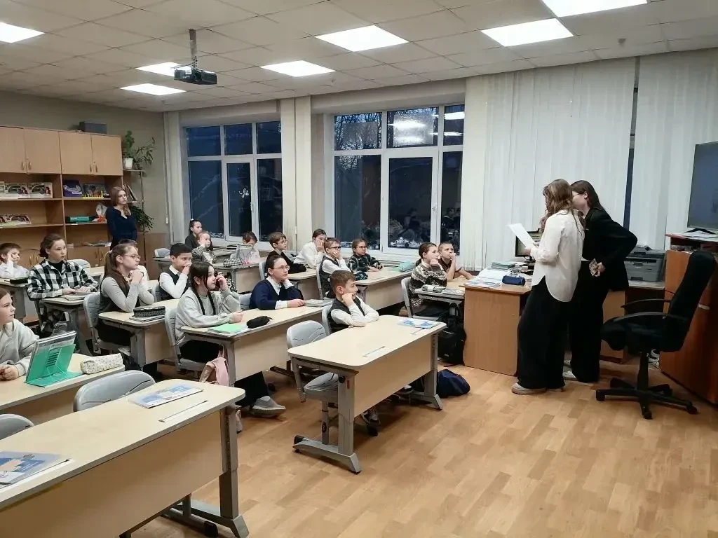 Музейный урок о пионерах-героях Ученицы 11 Б класса провели музейные уроки для четвероклассников о п