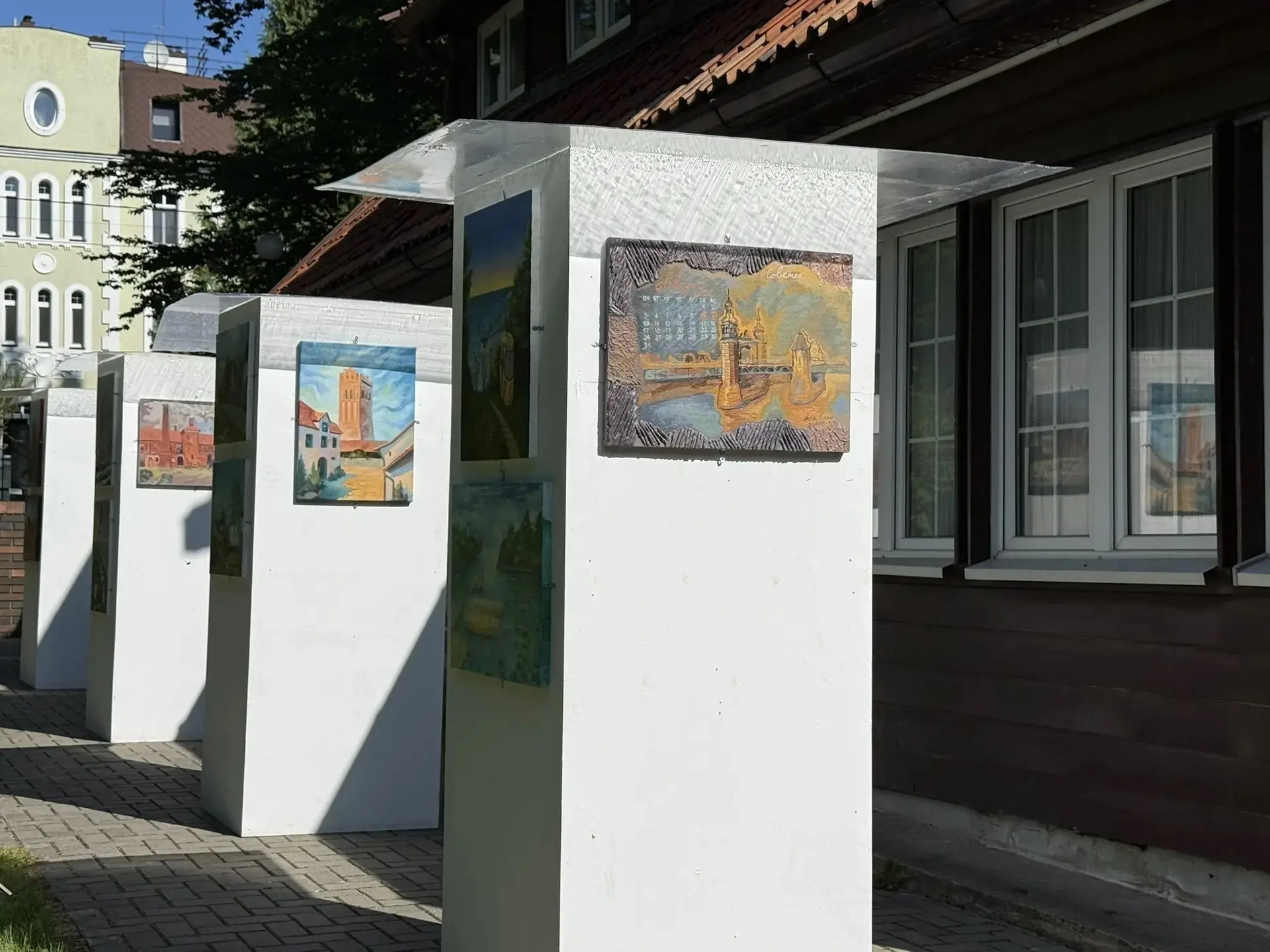 Уже сегодня ждем вас в 16:00 на открытии выставки "Мой город" от проекта МОРЕ ВНУТРИ и ...