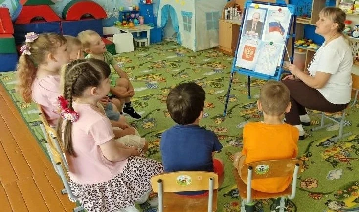 12 июня в нашей стране отмечается важный праздник -  День России.
В средней группе МДОУ Д/с с. Поим 