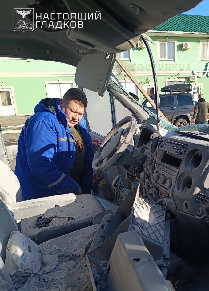Белгородская область:  Дрон ВСУ атаковал автомобиль скорой медицинской помощи.   В селе Замостье Гра