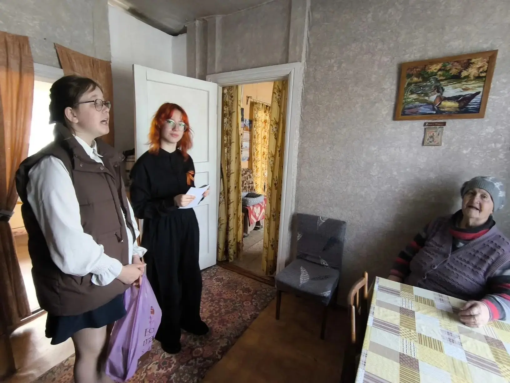Ко Дню Победы активисты Движения Первых нашей школы посетили детей войны и тружеников т...