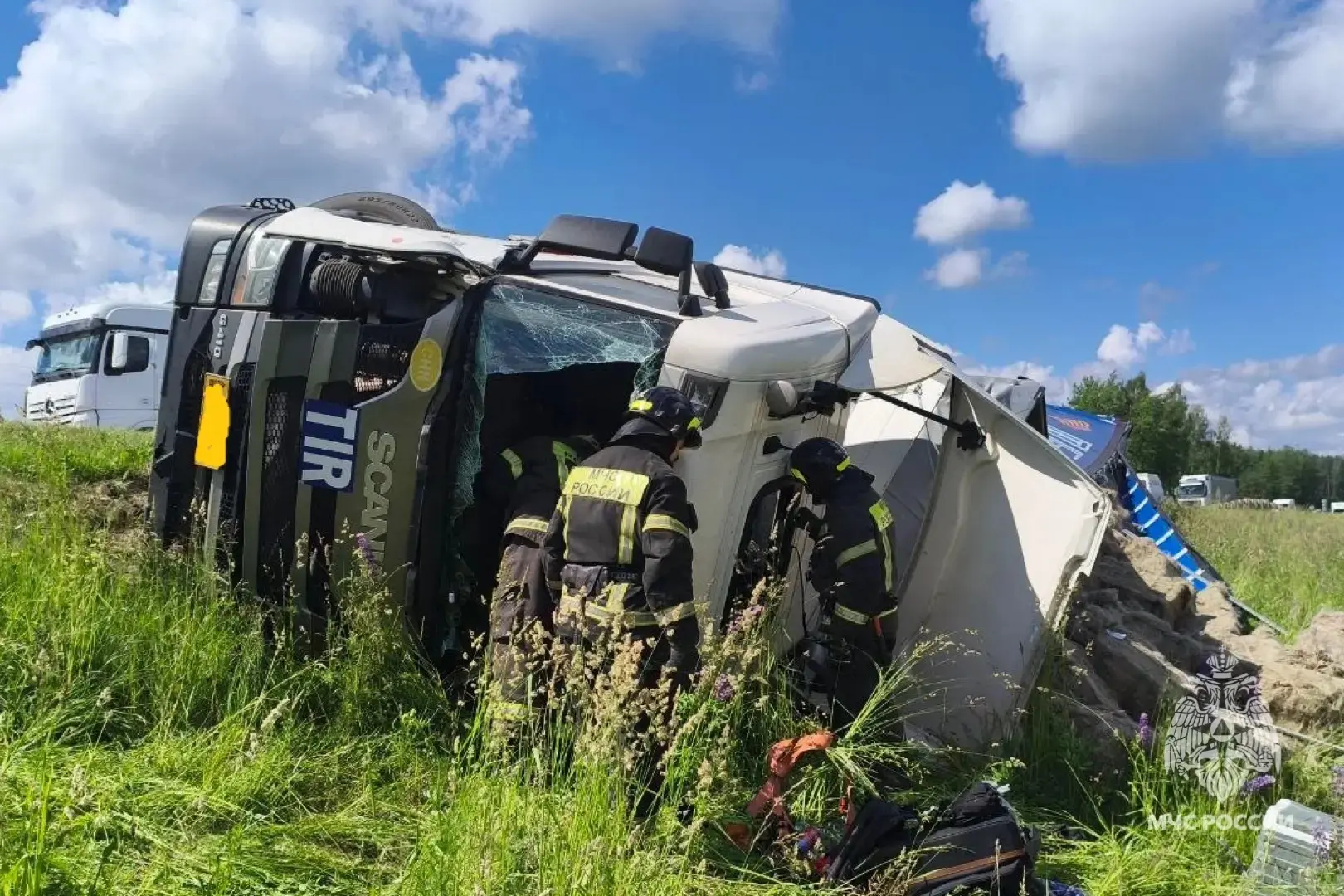 ❗На трассе А-240 в Клинцовском районе в ДТП деблокировали пострадавшего 🚗 
 
Столкнулись два автомо