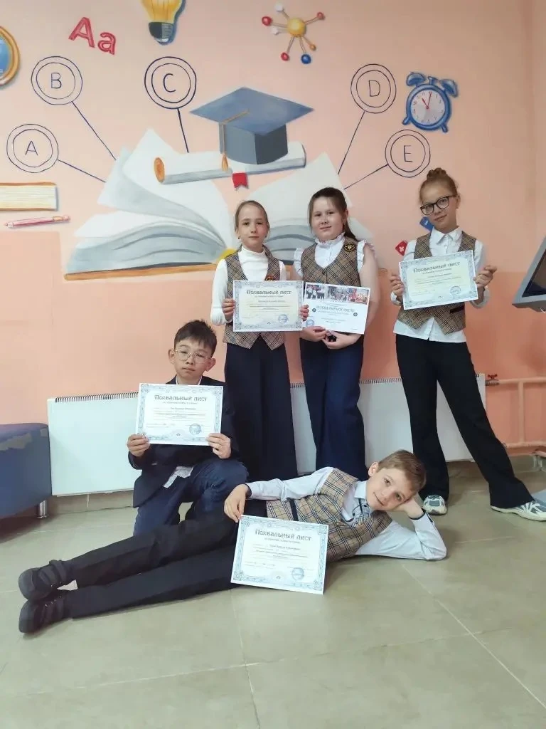 До новых встреч, школа!🏫   ✨В МАОУ СОШ №6 города Южно-Сахалинска прошли  торжественные линейки, посв