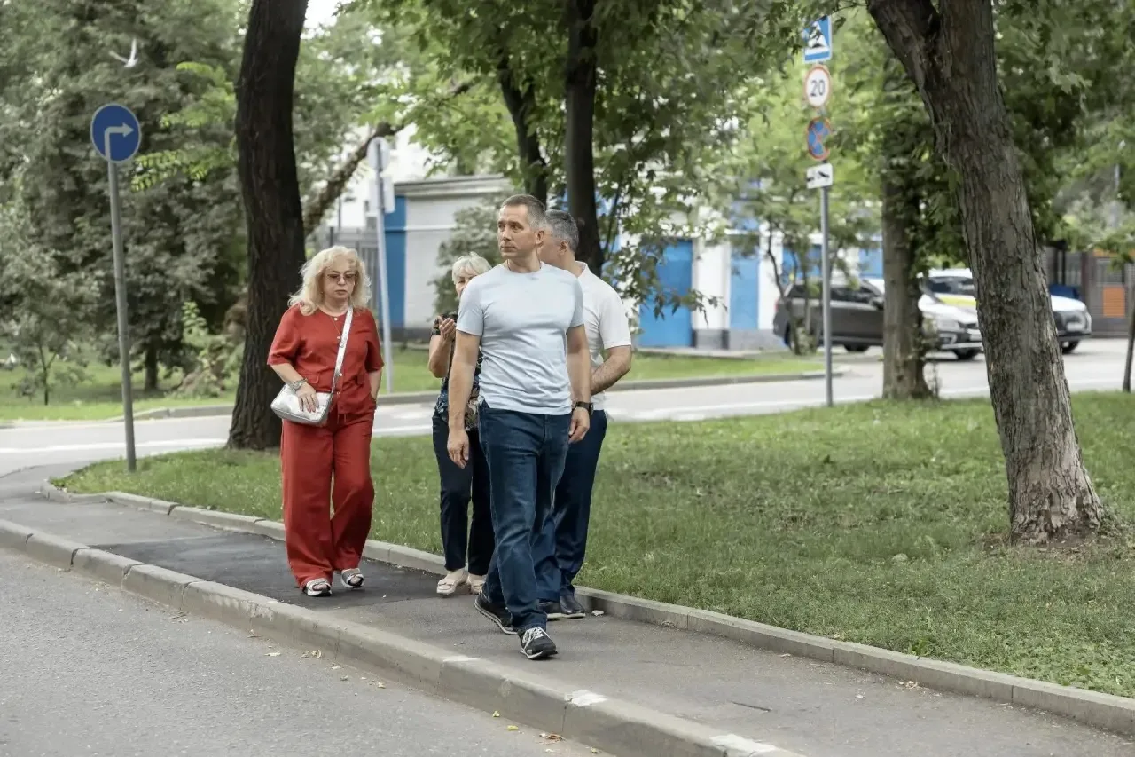 По приглашению активных жителей Центрального административного округа принял участие в обсуждении во
