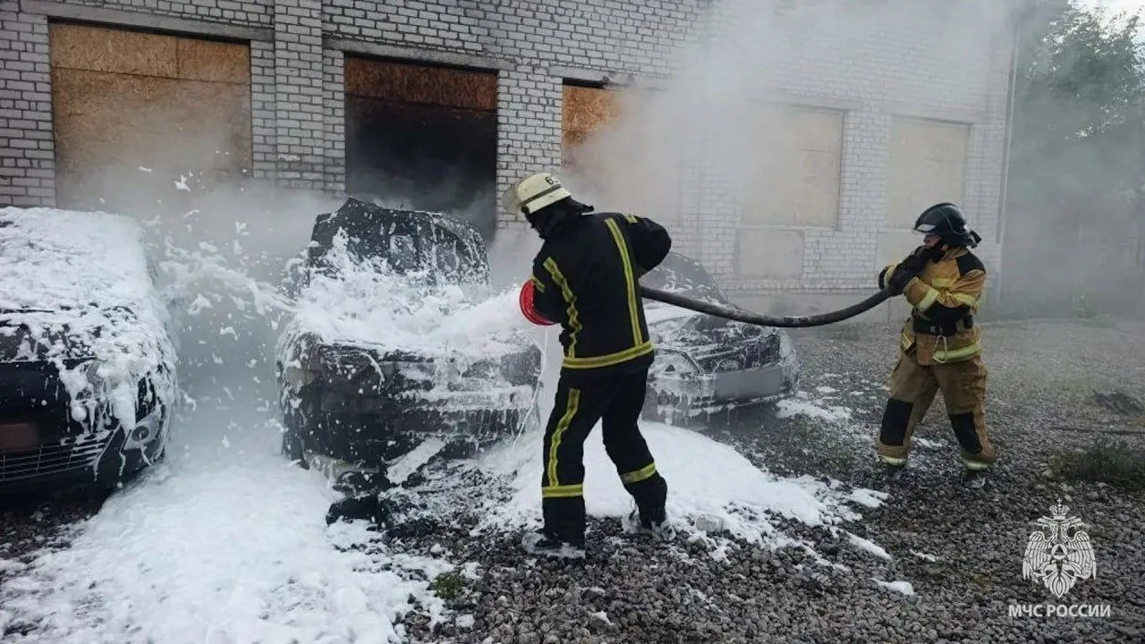 💥 В Северодонецке после атаки дрона загорелись автомобили

Огонь уничтожил две машины, ещё две полу