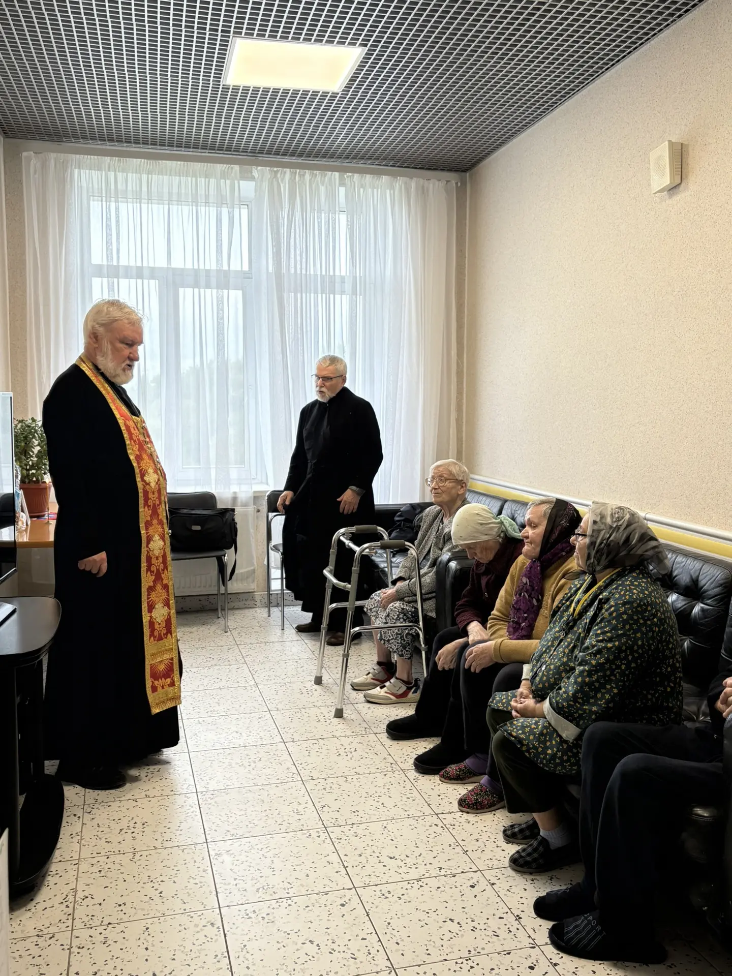 Во Всеволожском ДИ продолжаются церковные службы, не смотря на ремонт! Вера она в душе🙏🏻