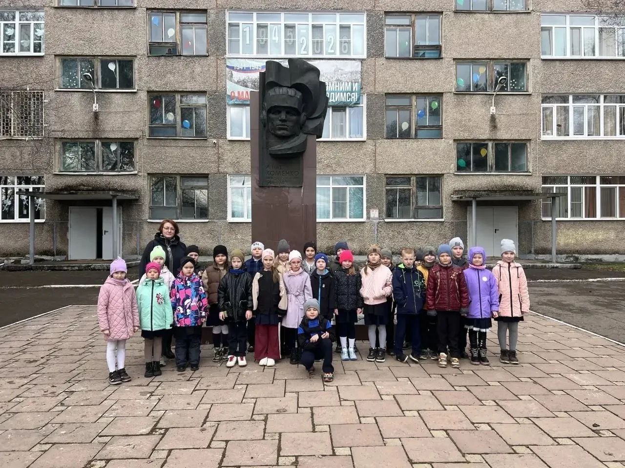 🇷🇺🎉Торжественный митинг в честь Дня Победы🎉🇷🇺 6 мая учащиеся 1 и 2 классов нашей школы приняли участ