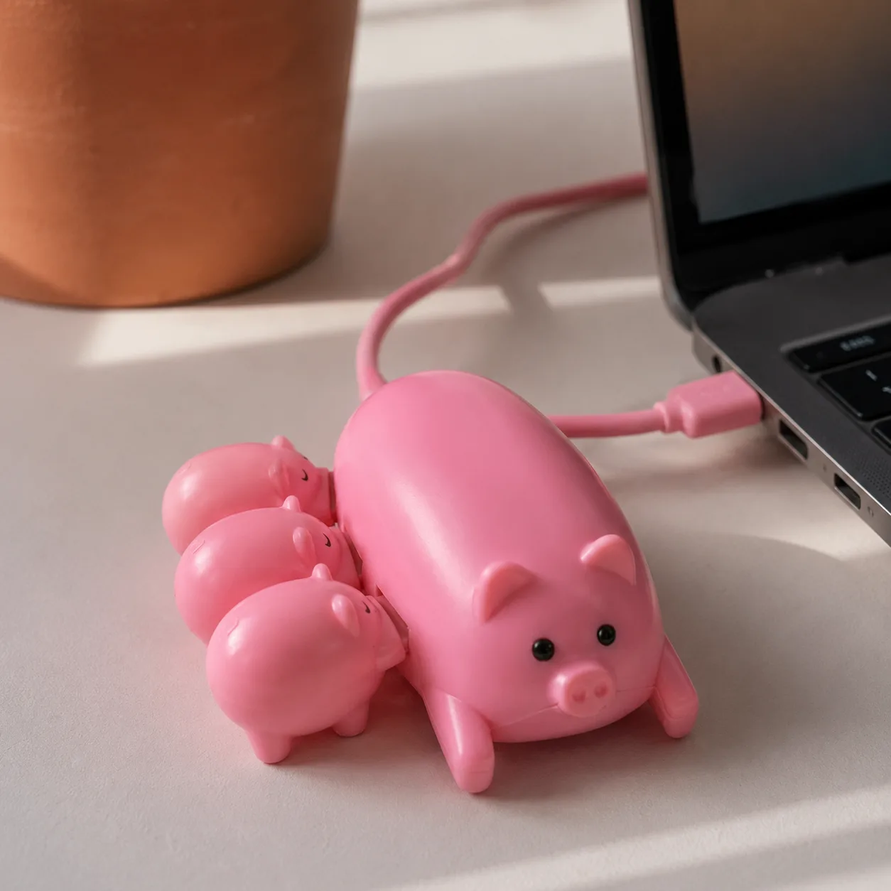 🙂 Мама-свинка и её USB-поросята 

Забавный девайс, чтобы сделать рабочее место чуть менее серьёзным