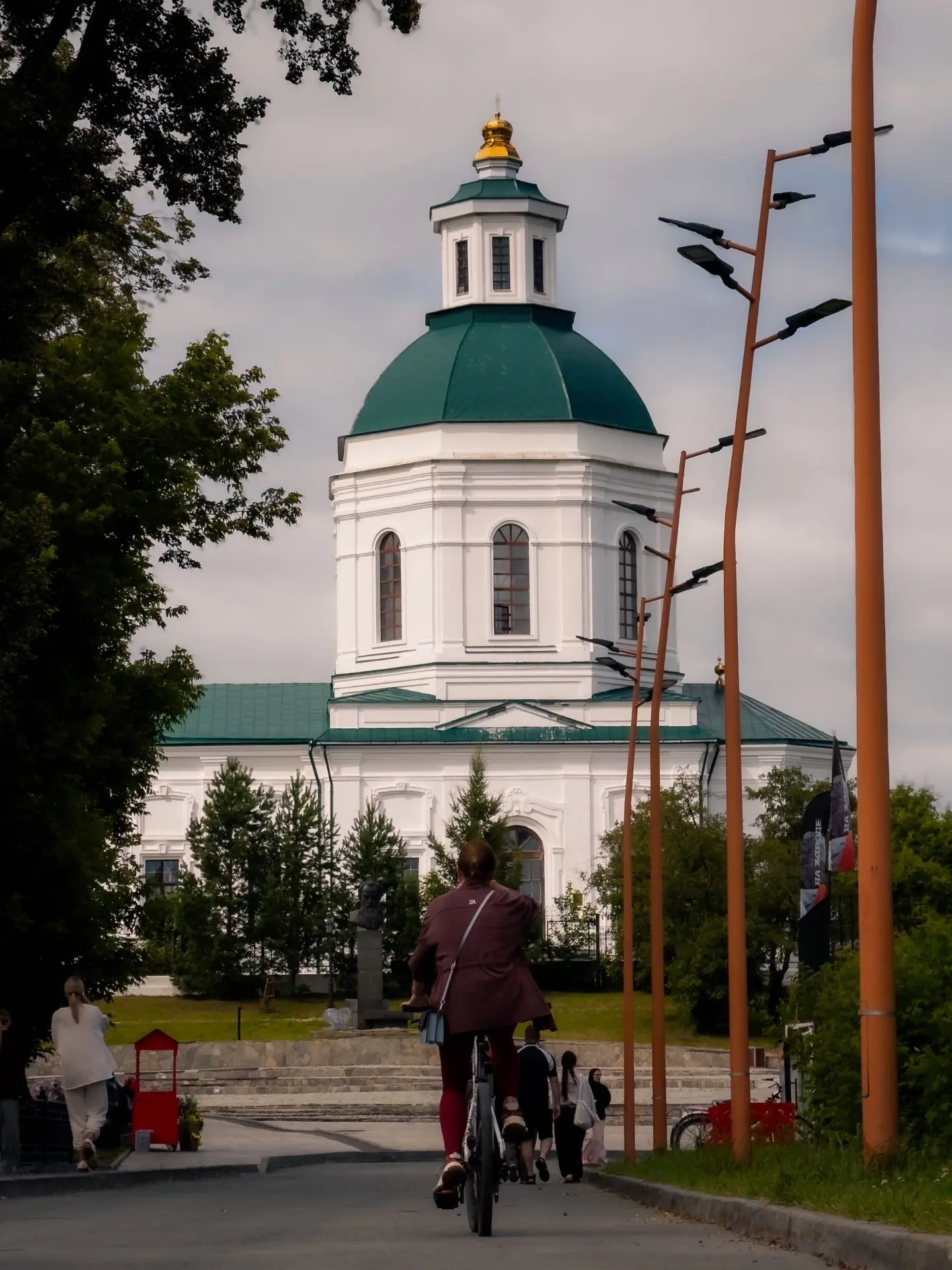 iPhone 16 Pro Max
Lightroom 

Безмятежное лето на берегах Сысерти😌☀

👍 Оцените фото от 1 до 10
От 